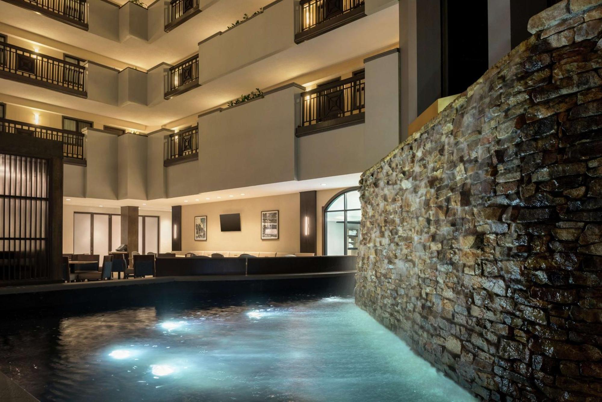 Embassy Suites By Hilton Atlanta Alpharetta Exterior photo
