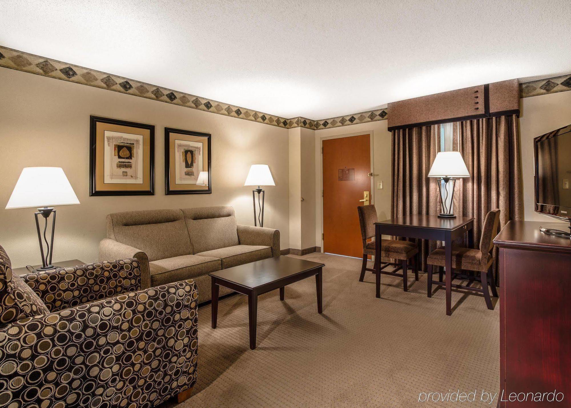 Embassy Suites By Hilton Atlanta Alpharetta Exterior photo